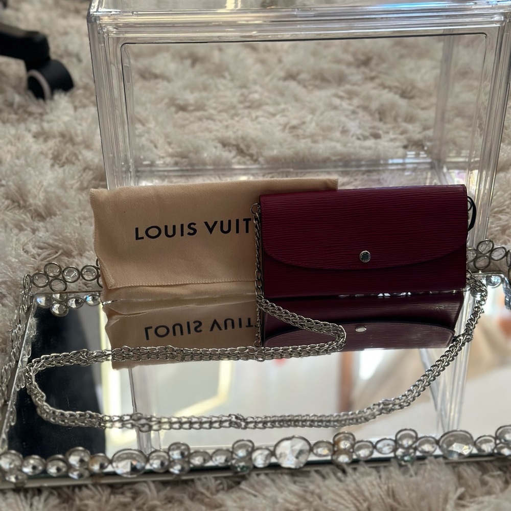 Louis Vuitton Emilie Epi Leather Bi Fold Long Wallet with UNBRANDED chain ❤️